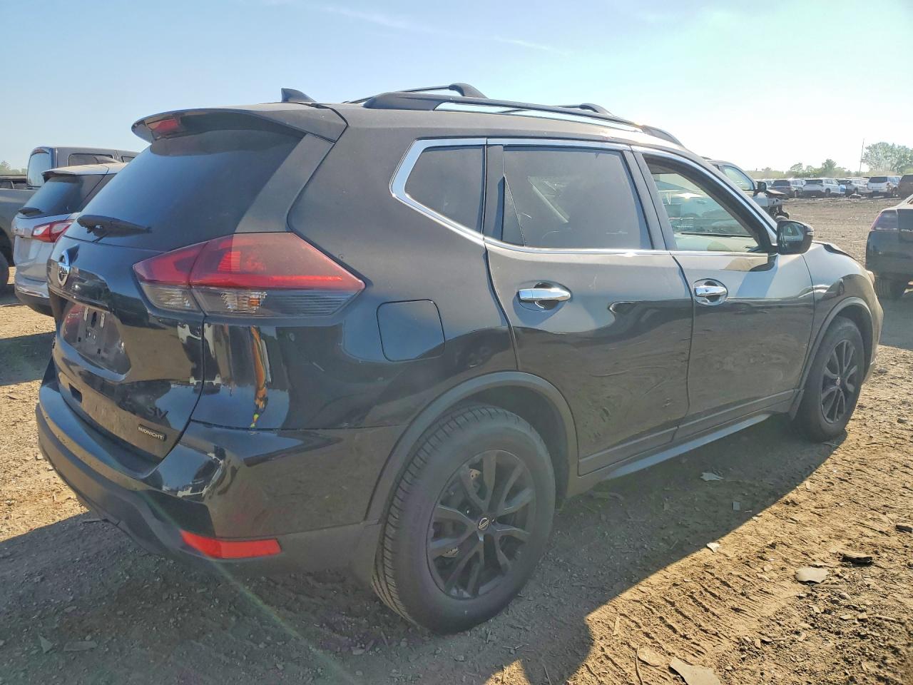 2018 NISSAN ROGUE SV photo 3