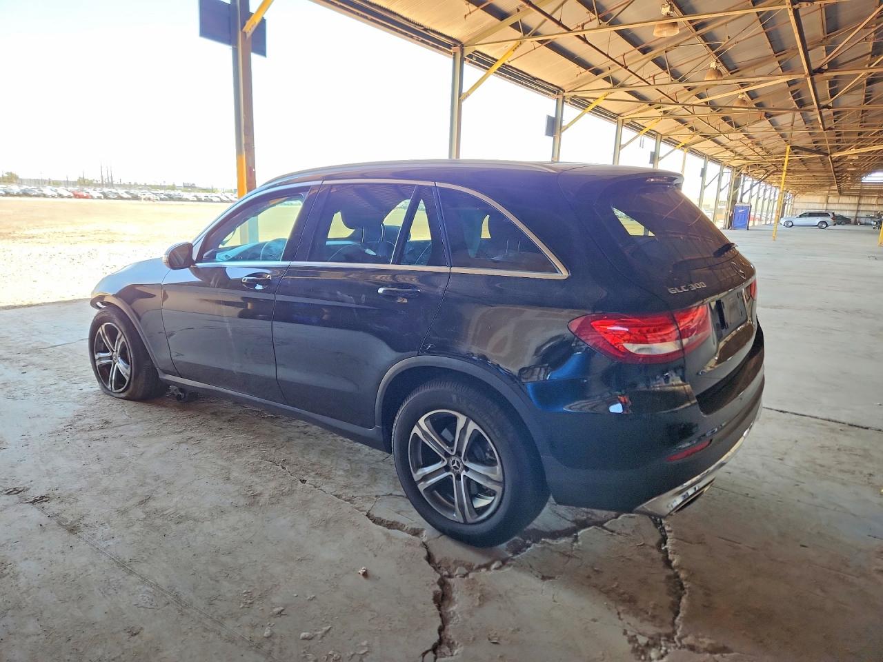 2018 MERCEDES-BENZ GLC 300 photo 2