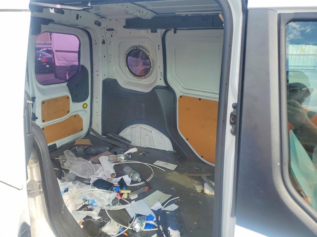 2015 FORD TRANSIT CONNECT XL photo 31