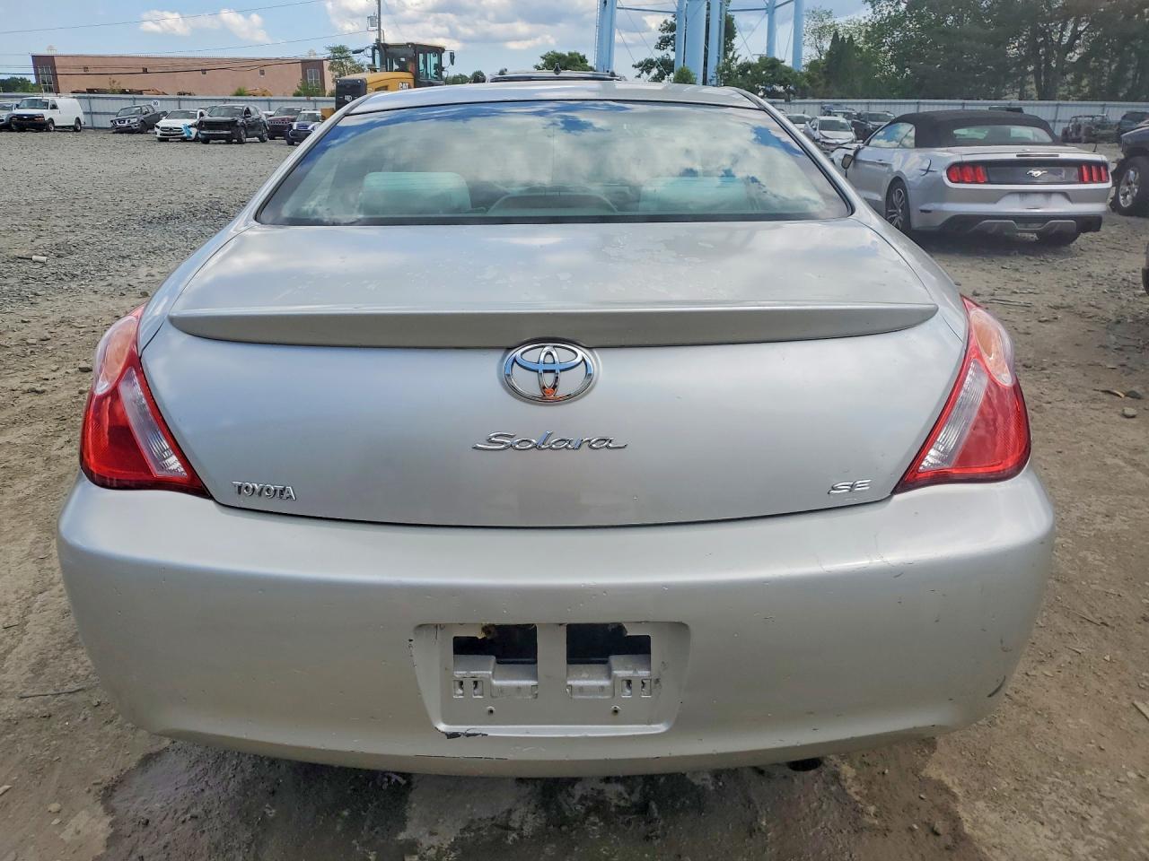 2004 TOYOTA CAMRY SOLARA SE photo 16