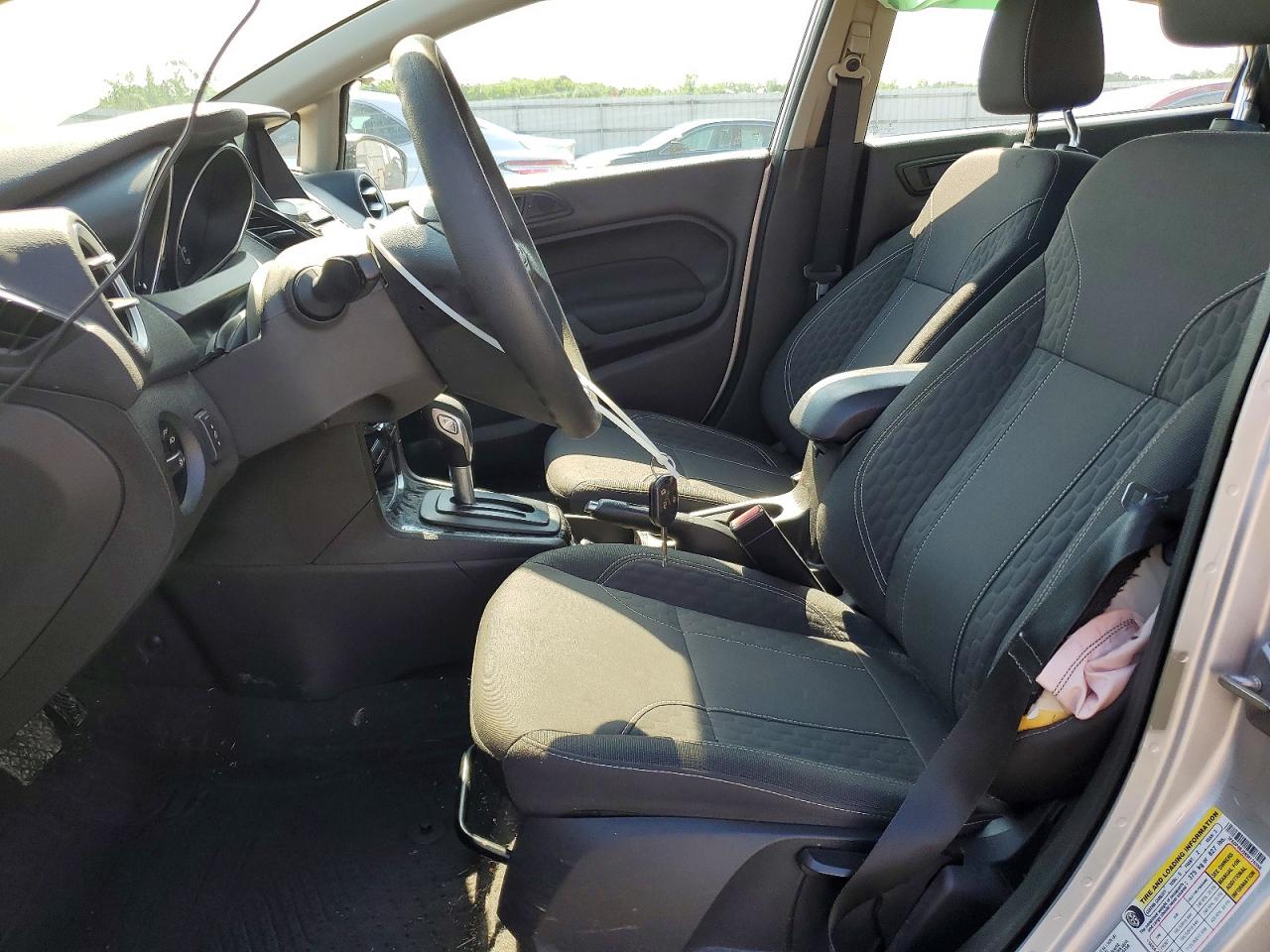 2019 FORD FIESTA SE photo 19