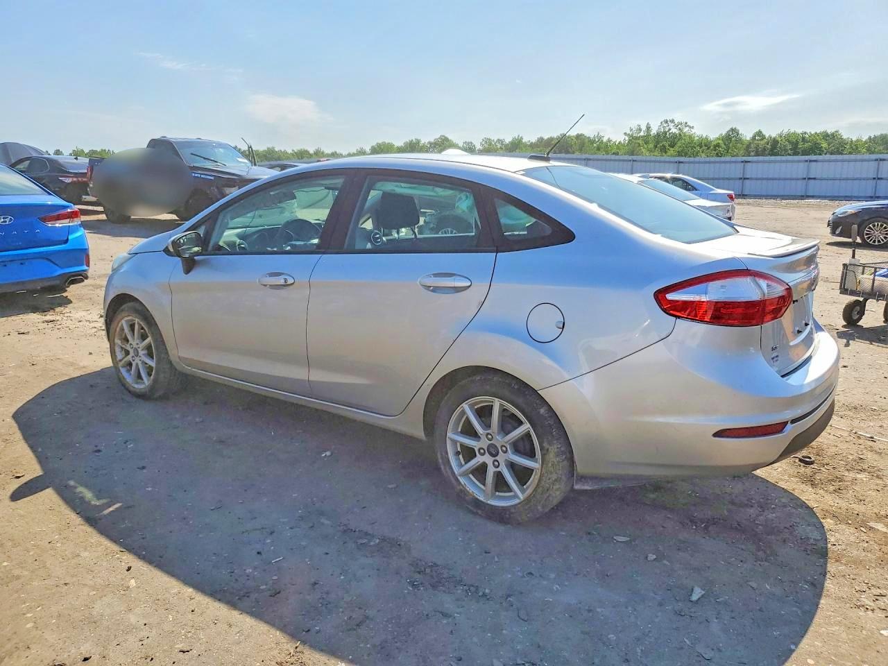 2019 FORD FIESTA SE photo 4
