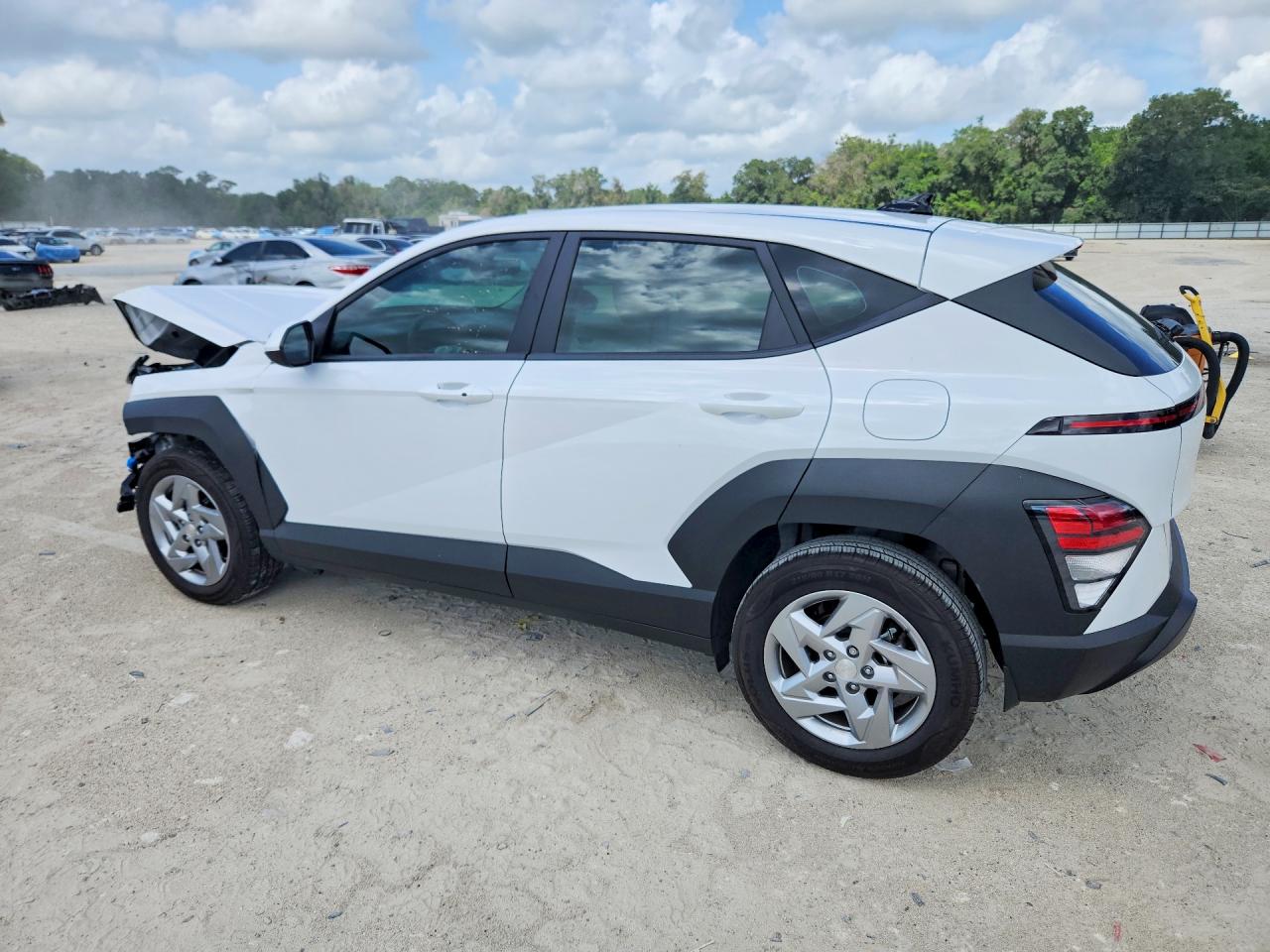 2025 HYUNDAI KONA SE photo 4
