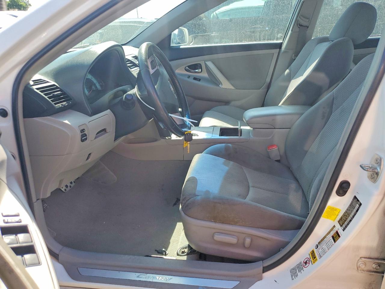 2011 TOYOTA CAMRY SE photo 13