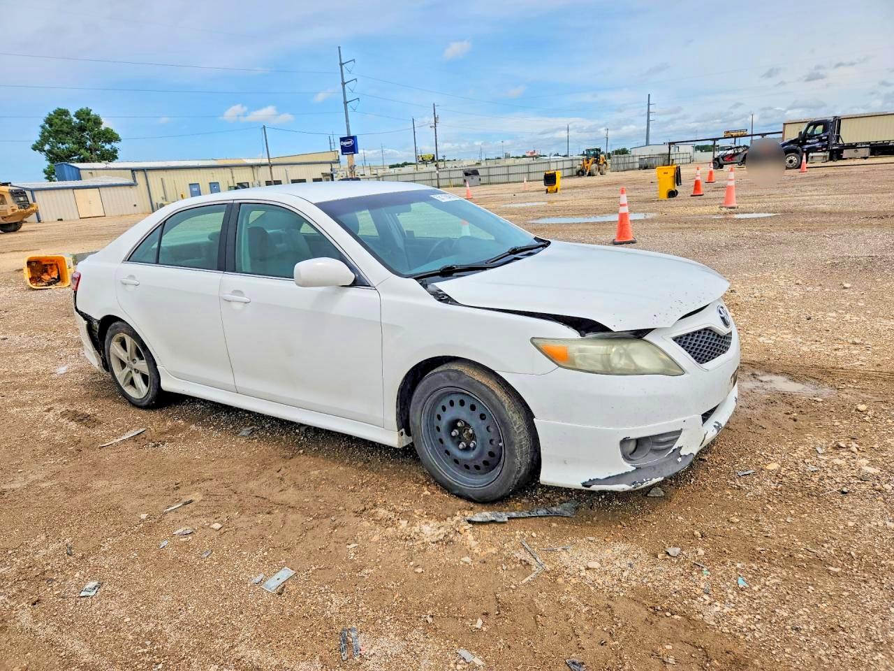 2011 TOYOTA CAMRY SE photo 7