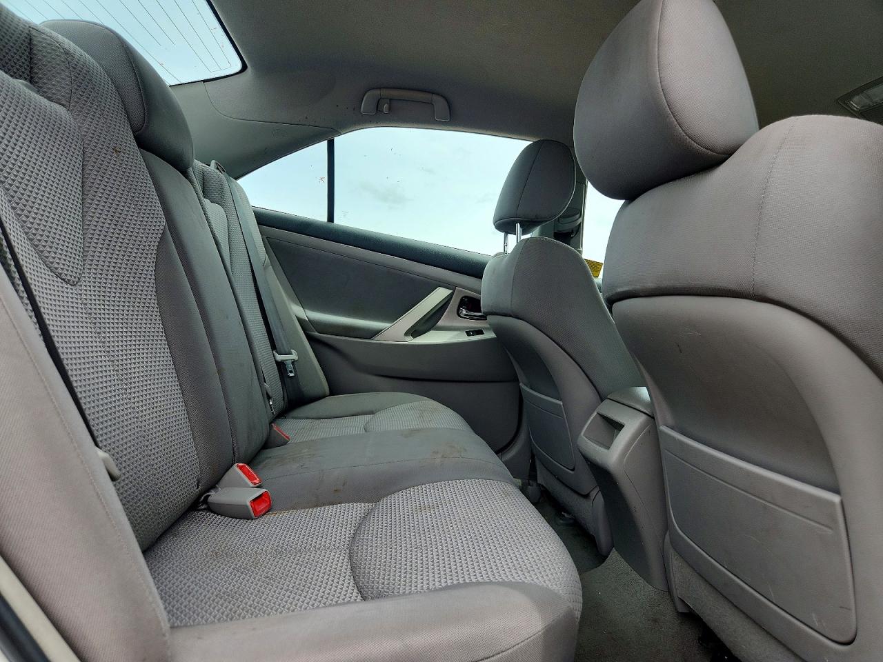 2011 TOYOTA CAMRY SE photo 19