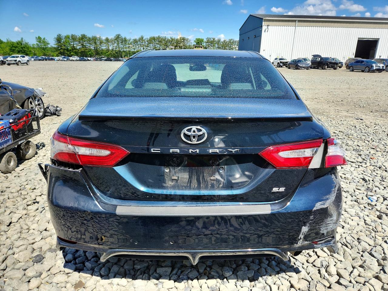 2018 TOYOTA CAMRY SE photo 6