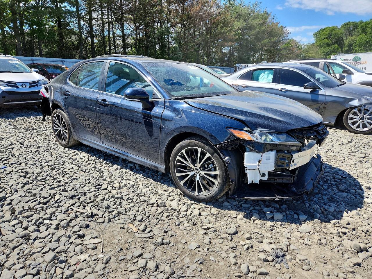 2018 TOYOTA CAMRY SE photo 4