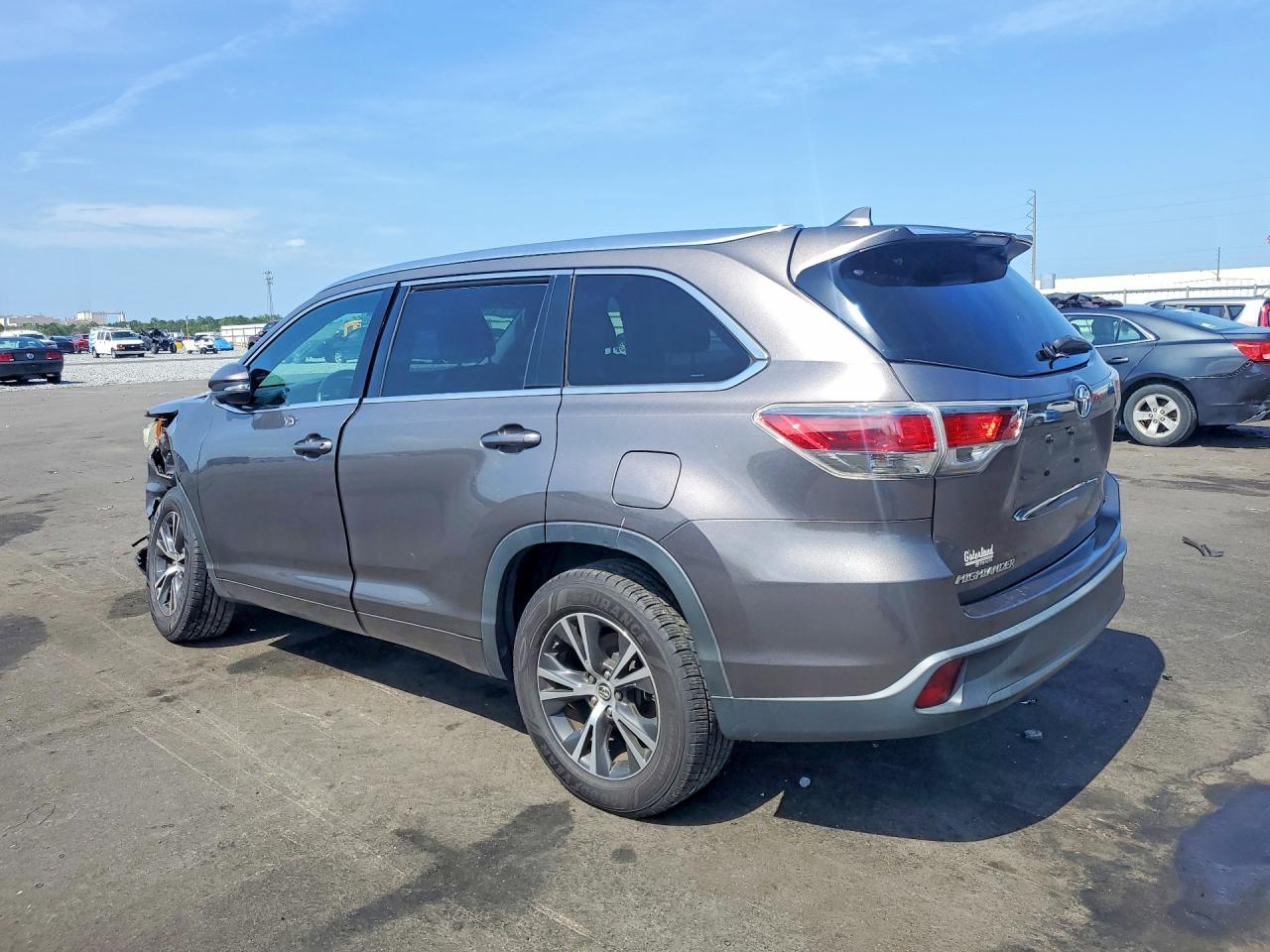 2016 TOYOTA HIGHLANDER XLE photo 3