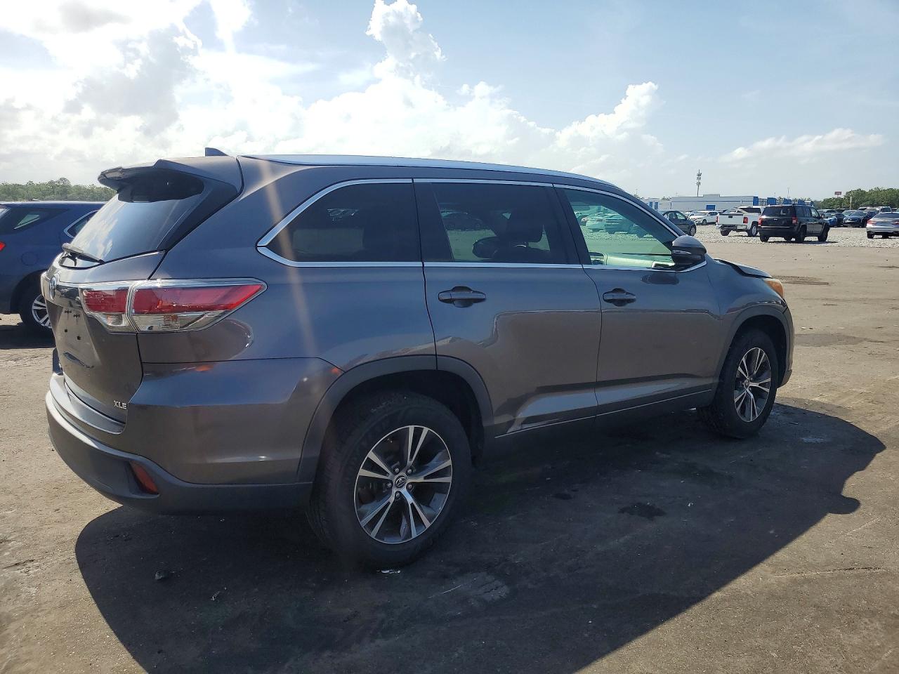 2016 TOYOTA HIGHLANDER XLE photo 5