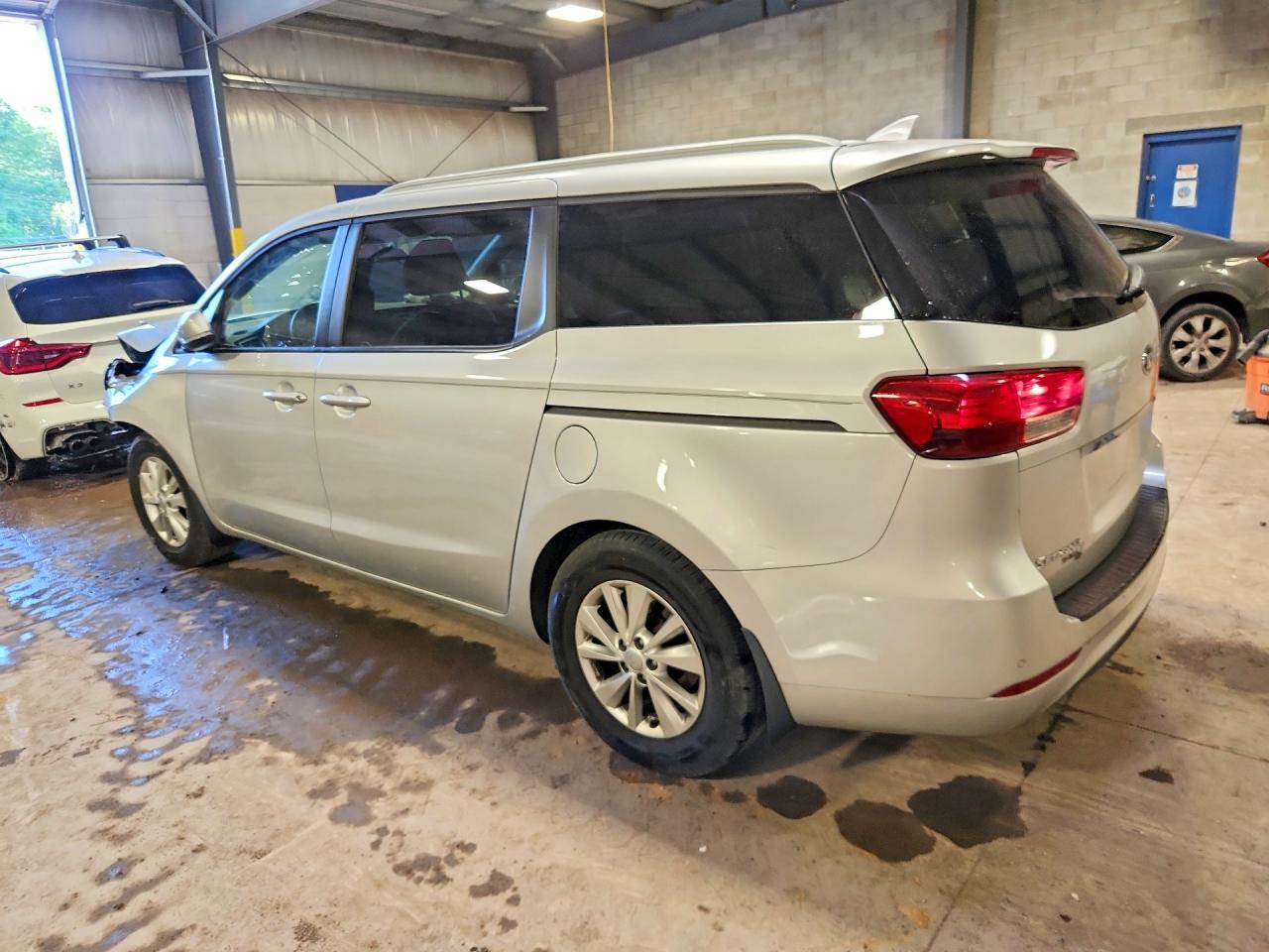 2016 KIA SEDONA LX photo 3