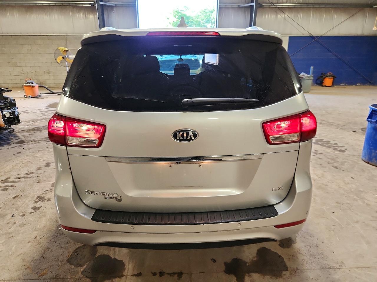 2016 KIA SEDONA LX photo 11