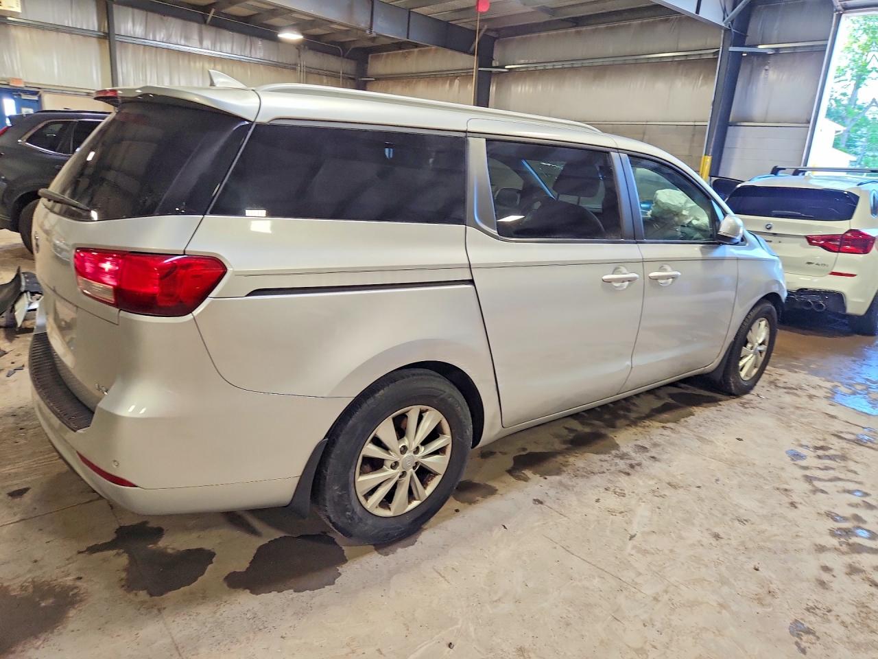 2016 KIA SEDONA LX photo 5