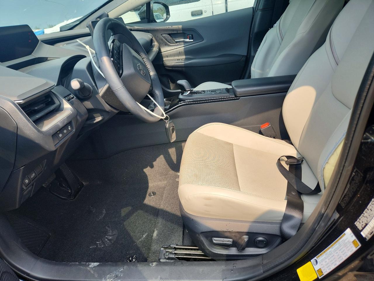 2024 TOYOTA PRIUS photo 13
