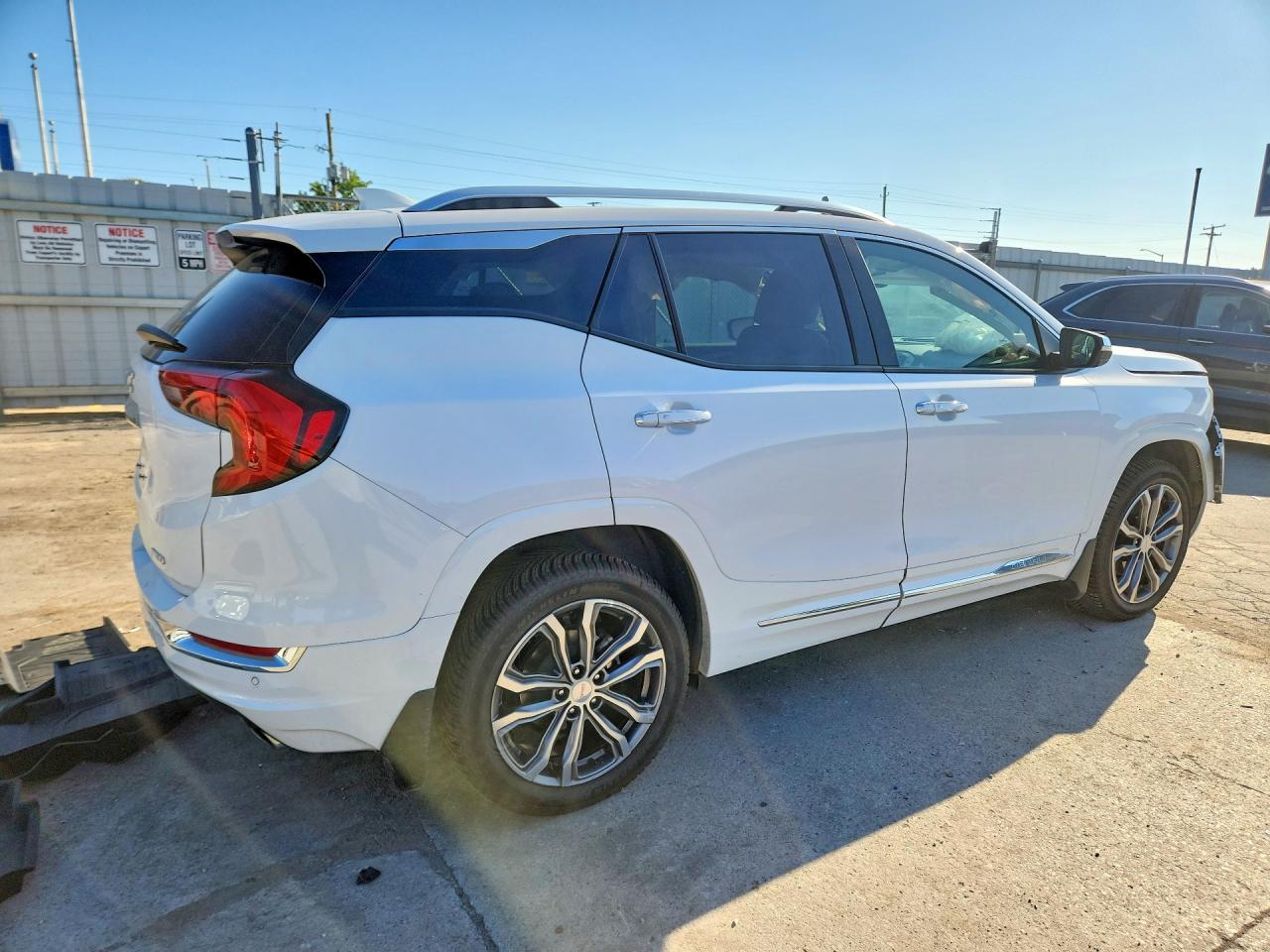 2020 GMC TERRAIN DENALI photo 3