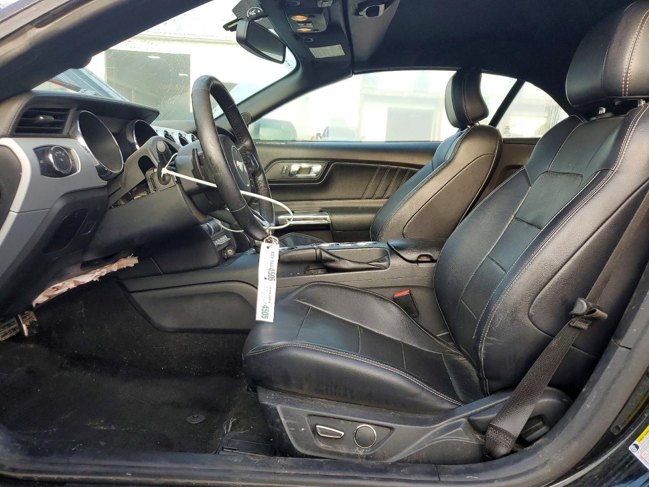 2016 FORD MUSTANG photo 13