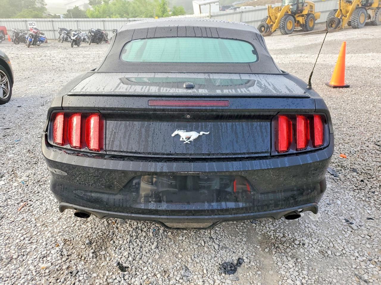 2016 FORD MUSTANG photo 11