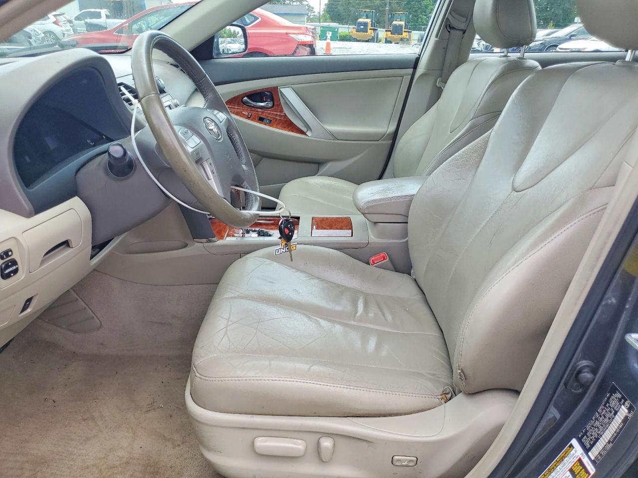 2011 TOYOTA CAMRY photo 19