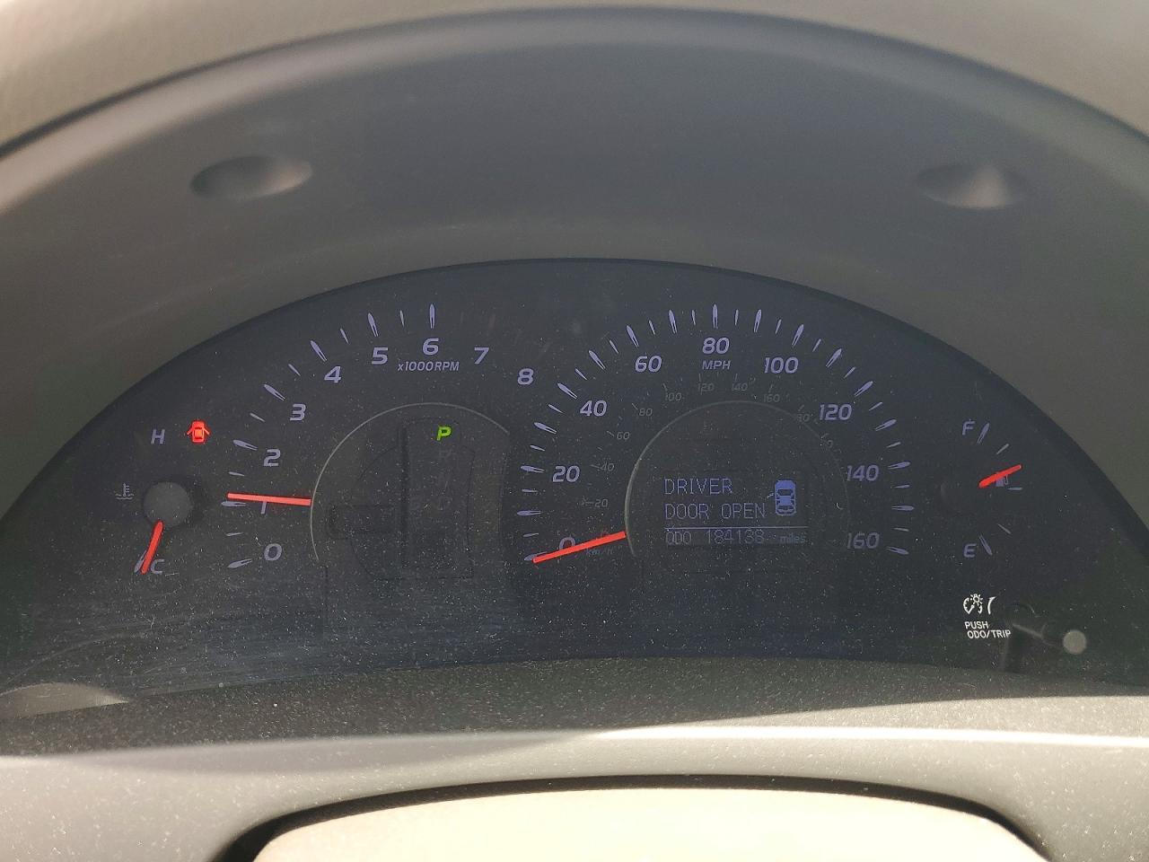 2011 TOYOTA CAMRY photo 25