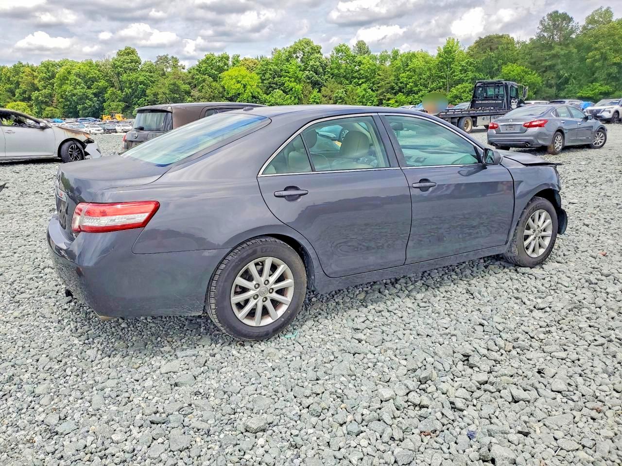 2011 TOYOTA CAMRY photo 7