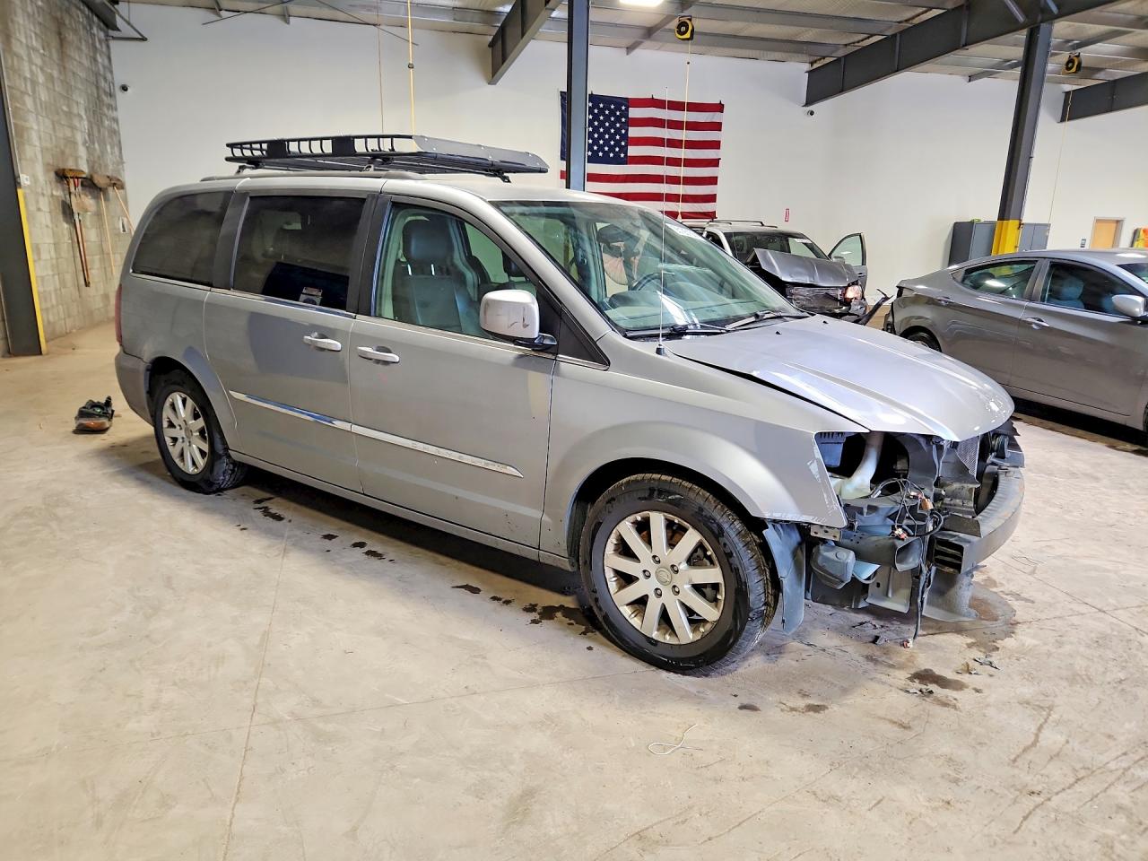 2013 CHRYSLER TOWN & COUNTRY TOURING photo 4
