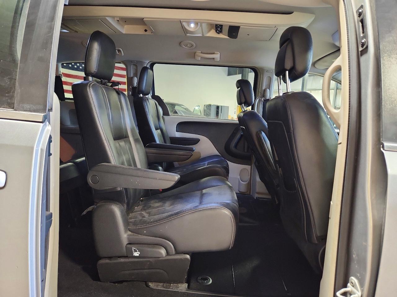 2013 CHRYSLER TOWN & COUNTRY TOURING photo 10