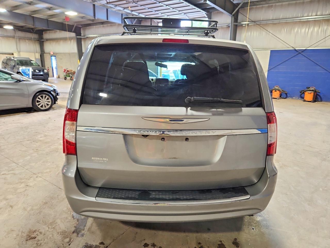 2013 CHRYSLER TOWN & COUNTRY TOURING photo 6