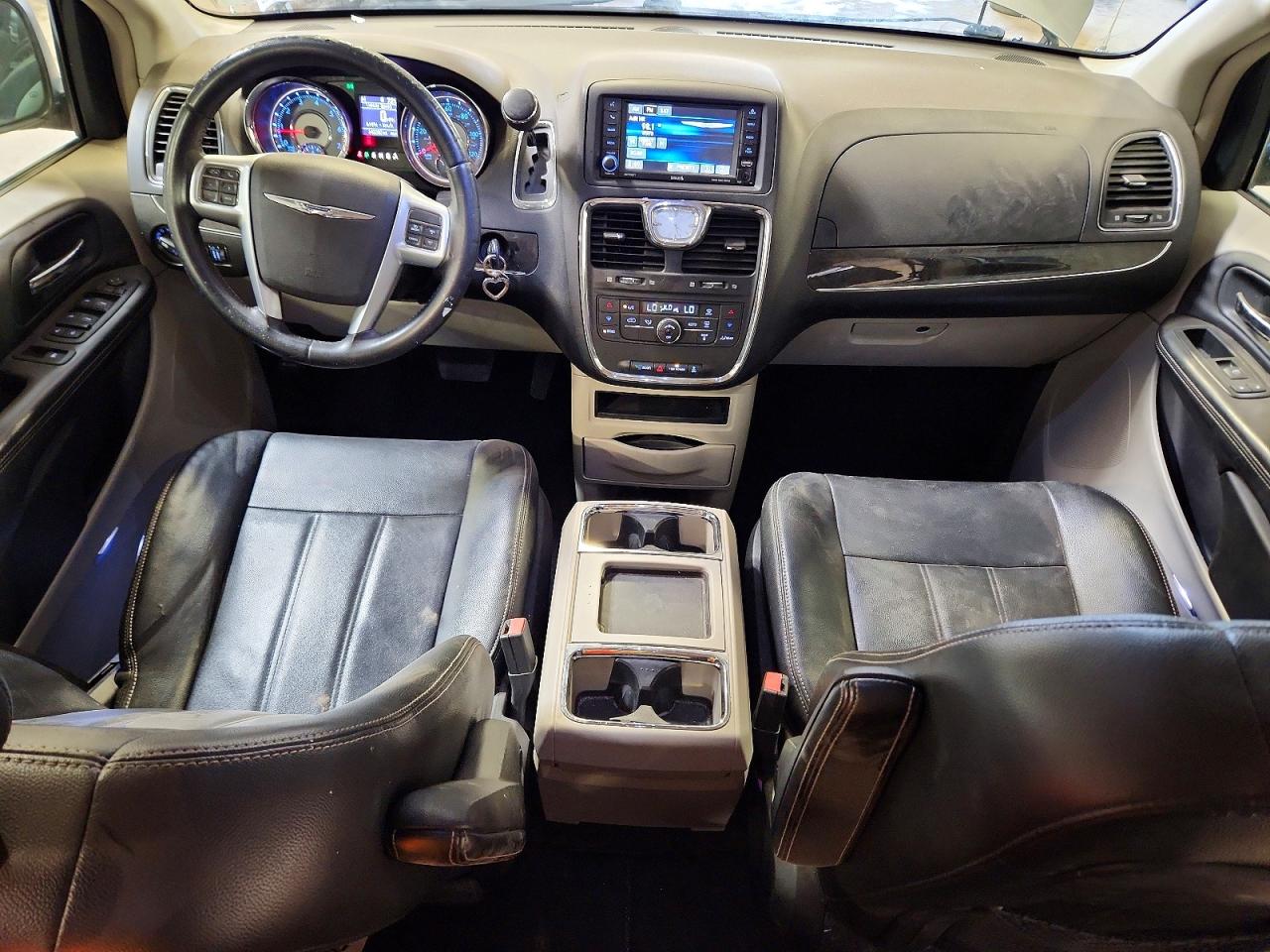 2013 CHRYSLER TOWN & COUNTRY TOURING photo 8