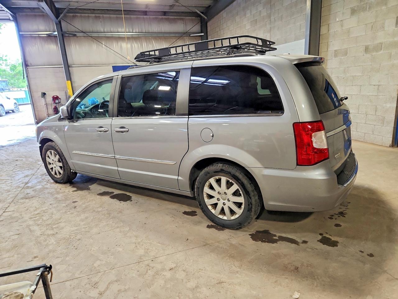 2013 CHRYSLER TOWN & COUNTRY TOURING photo 2