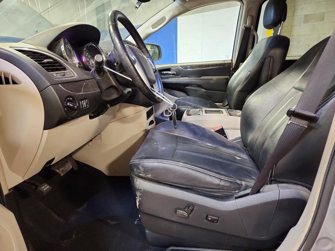 2013 CHRYSLER TOWN & COUNTRY TOURING photo 7