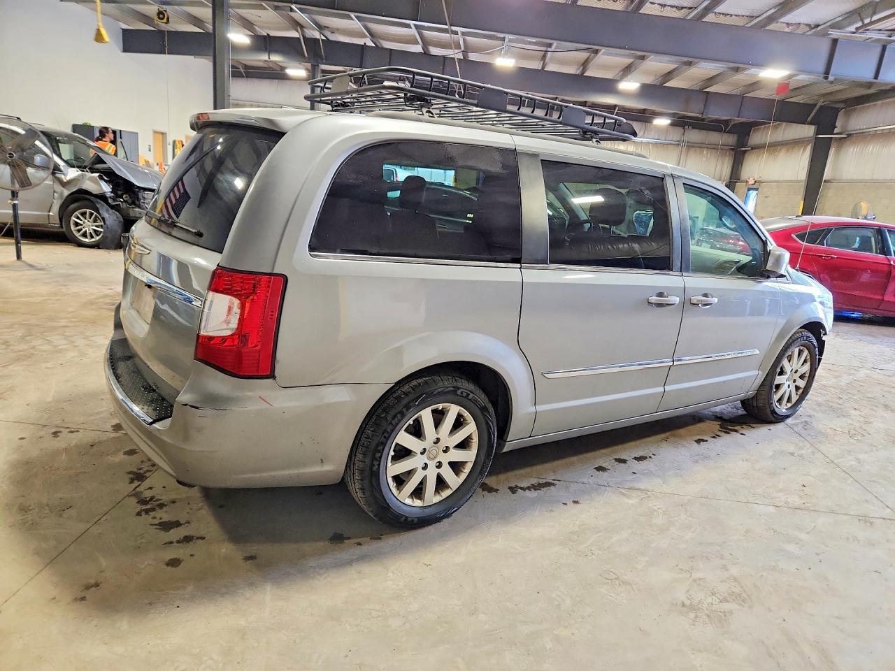 2013 CHRYSLER TOWN & COUNTRY TOURING photo 3