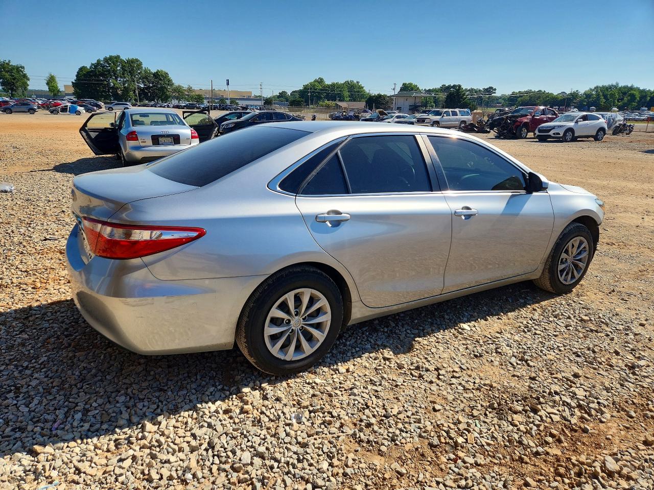 2015 TOYOTA CAMRY LE photo 5