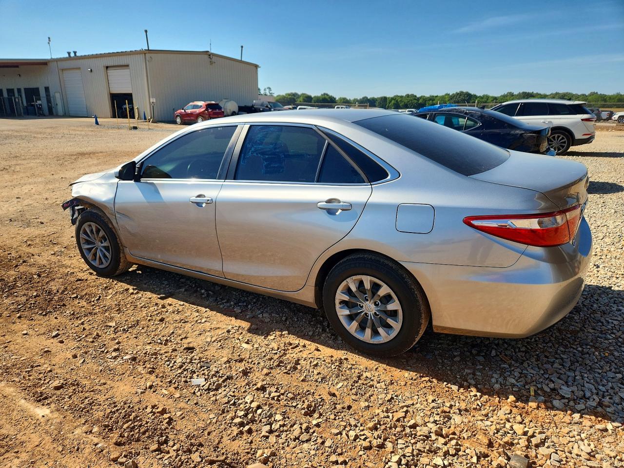 2015 TOYOTA CAMRY LE photo 3