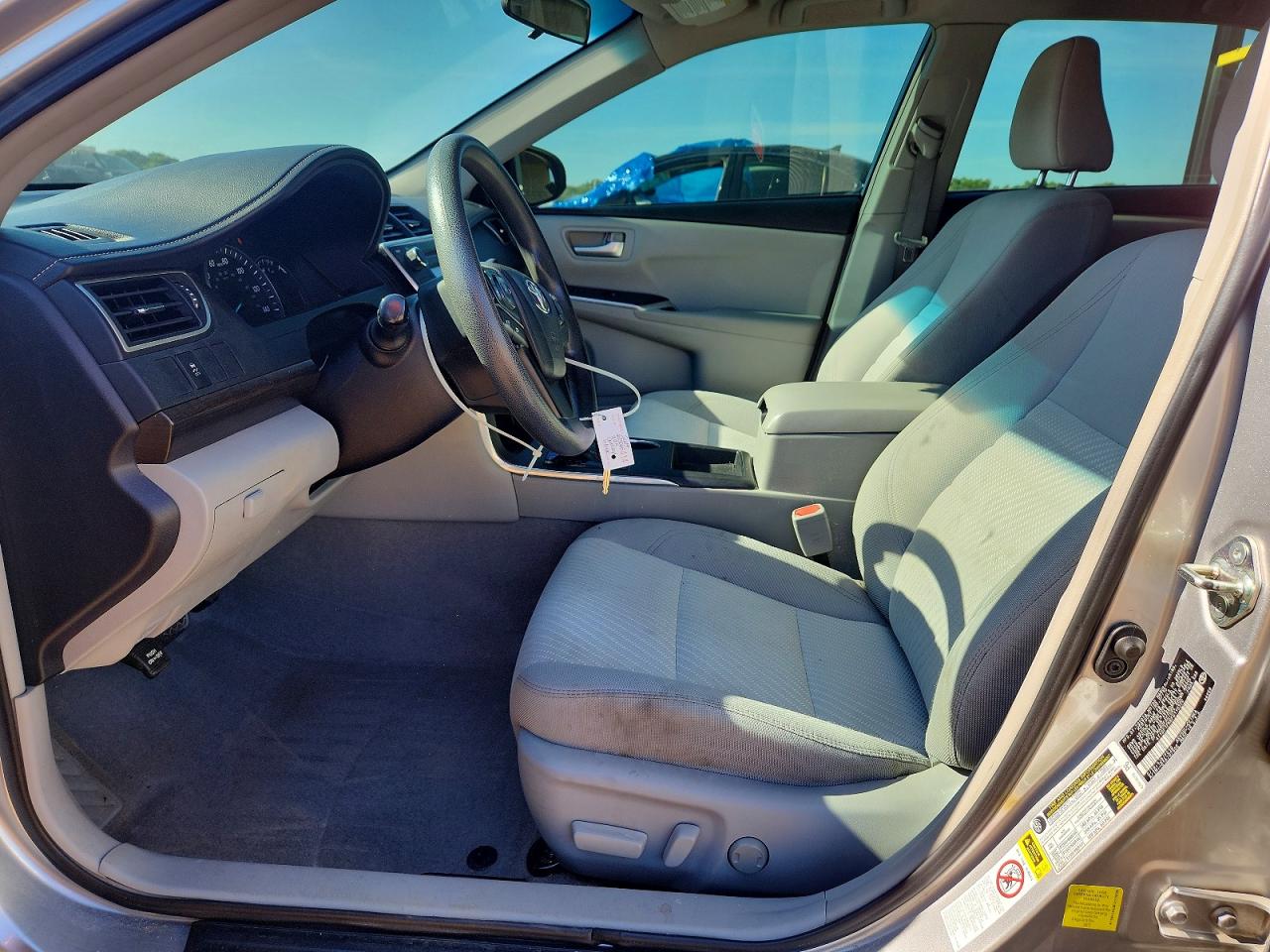 2015 TOYOTA CAMRY LE photo 13