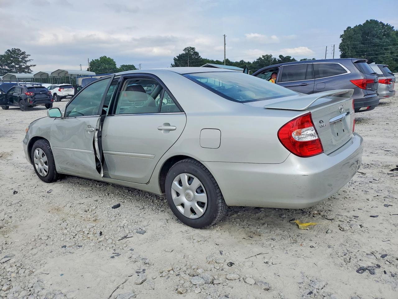 2003 TOYOTA CAMRY LE photo 2
