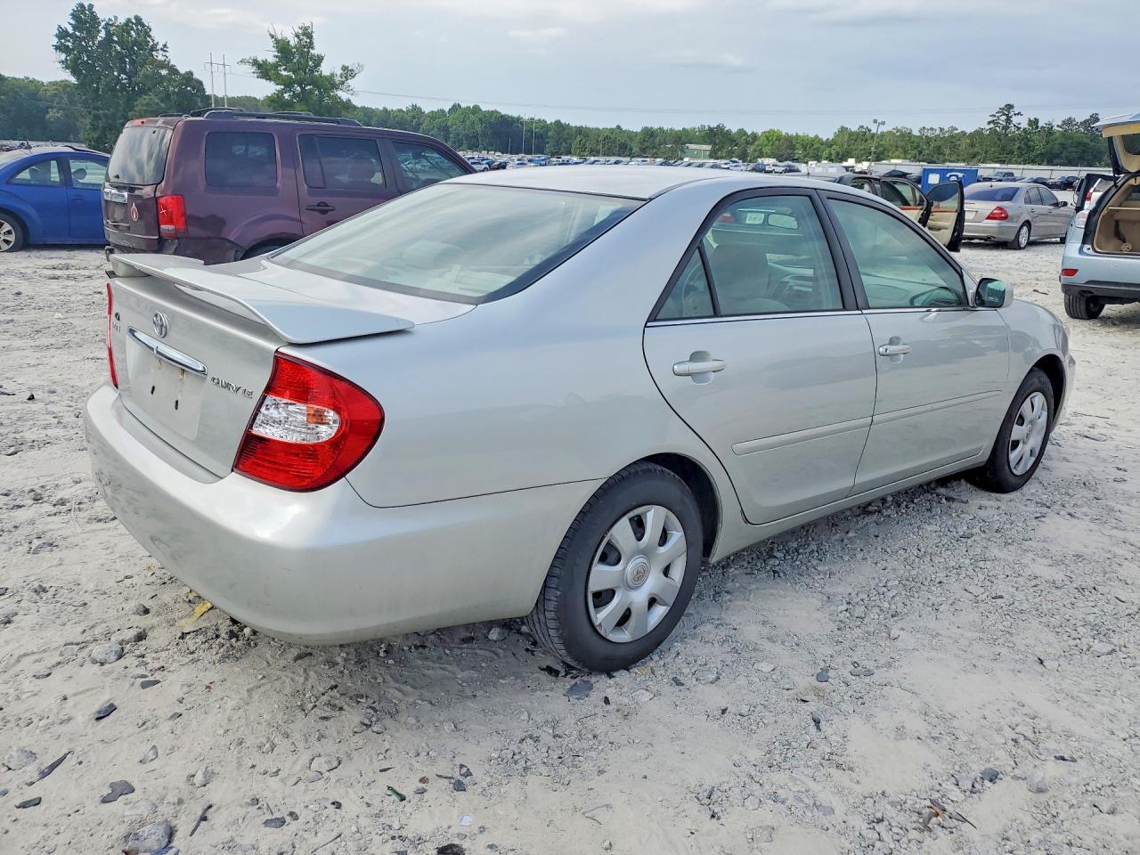 2003 TOYOTA CAMRY LE photo 3