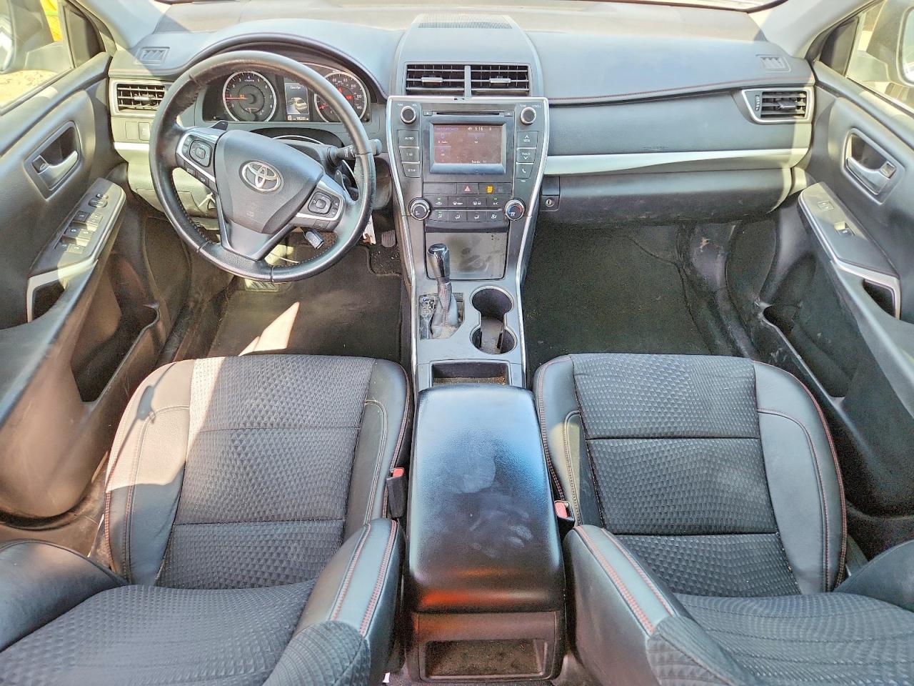 2015 TOYOTA CAMRY SE photo 15