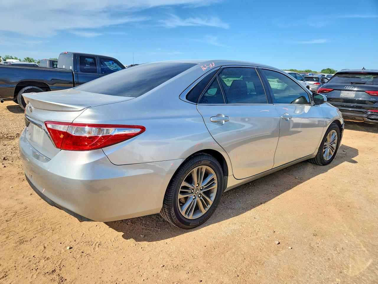 2015 TOYOTA CAMRY SE photo 5