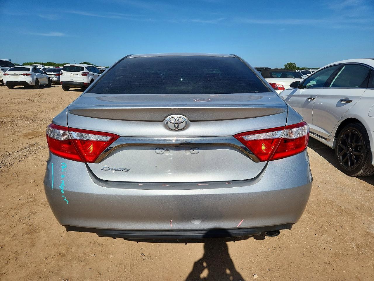 2015 TOYOTA CAMRY SE photo 11