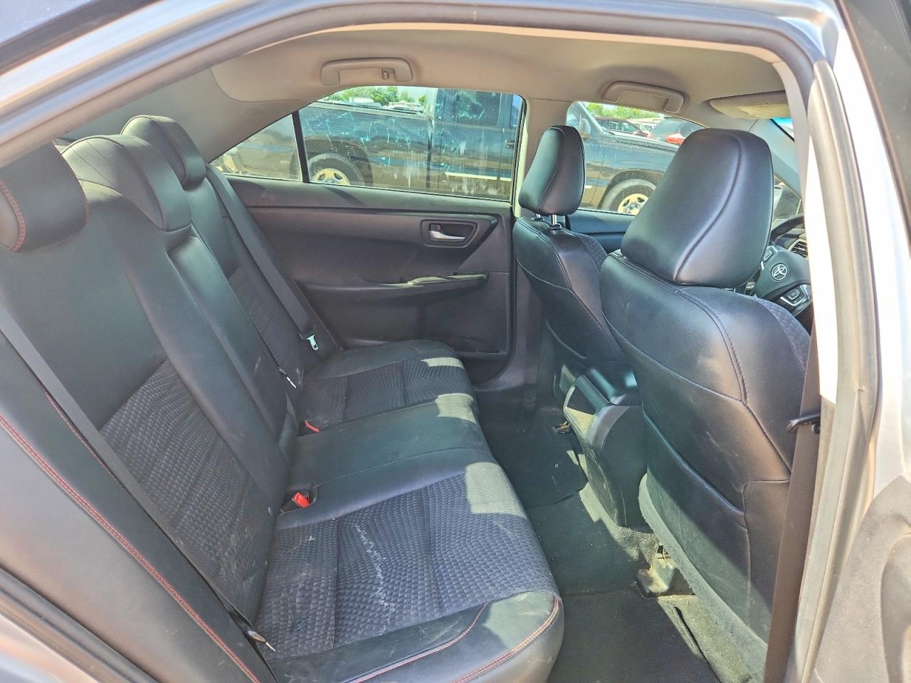 2015 TOYOTA CAMRY SE photo 19
