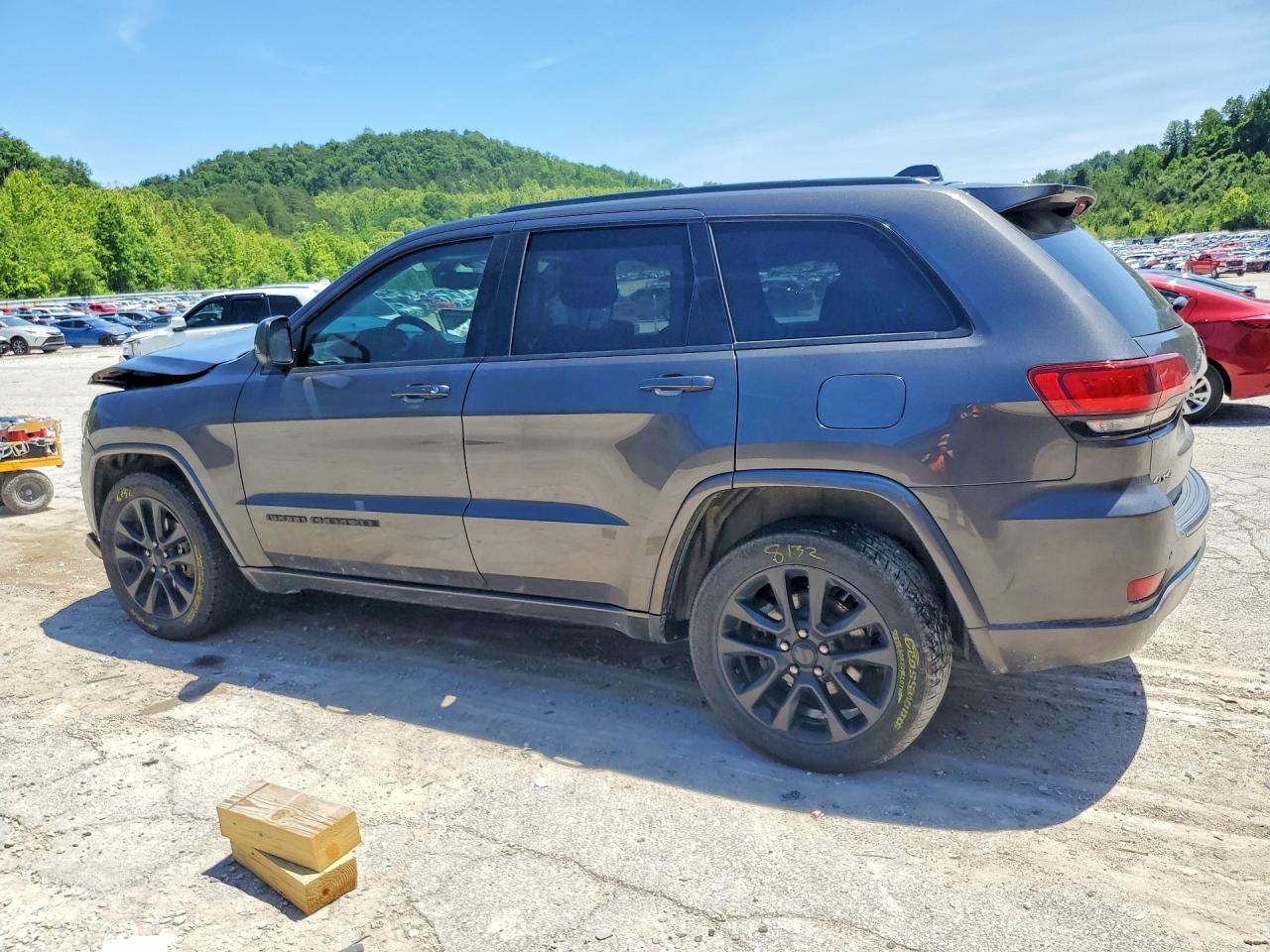 2018 JEEP GRAND CHEROKEE LAREDO photo 3