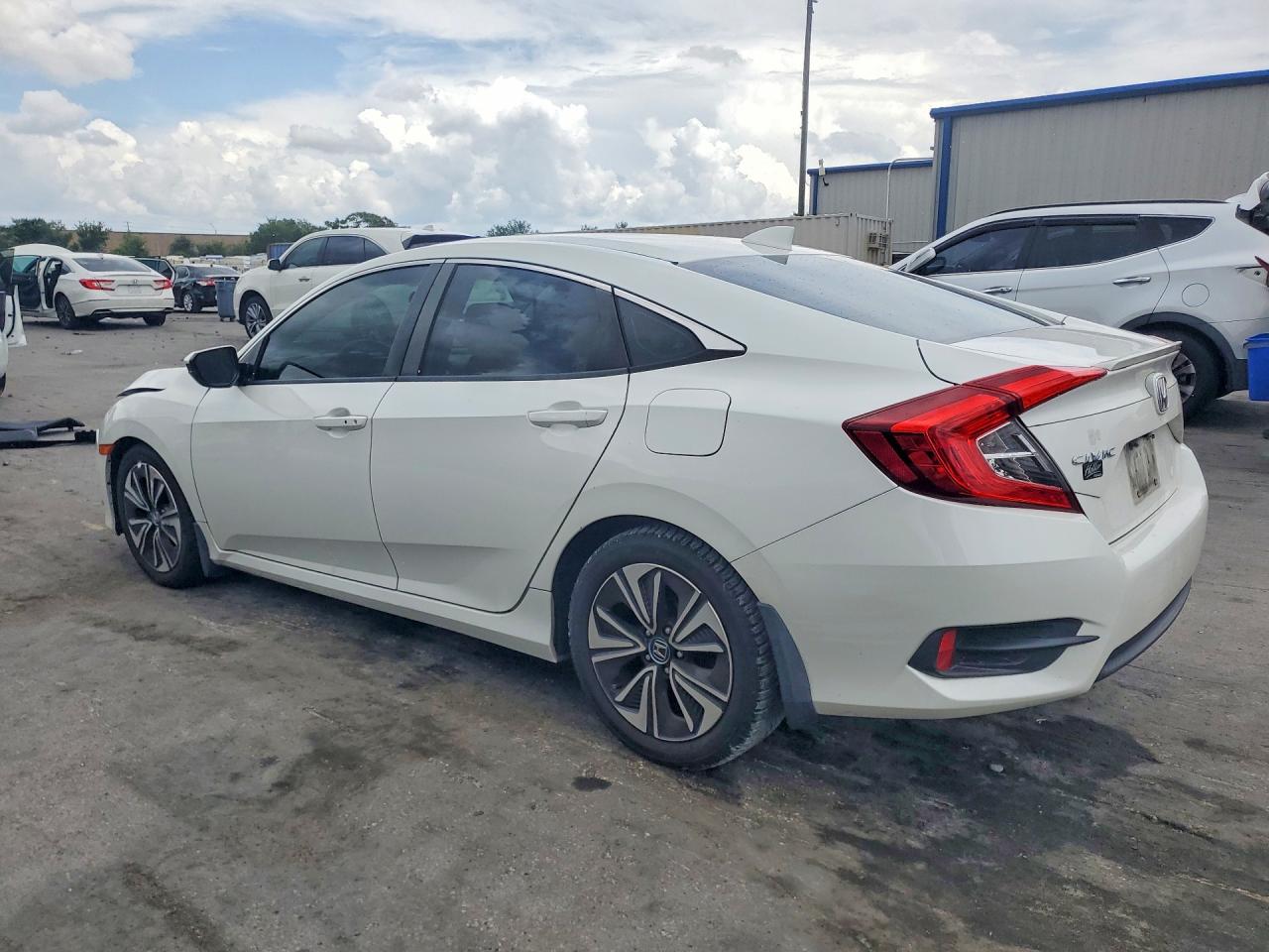 2017 HONDA CIVIC EX photo 4