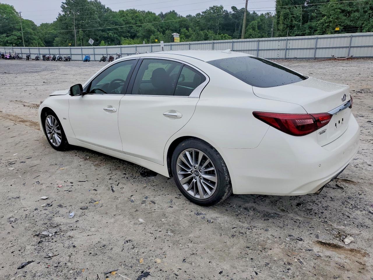 2018 INFINITI Q50 3.0T LUXE photo 2