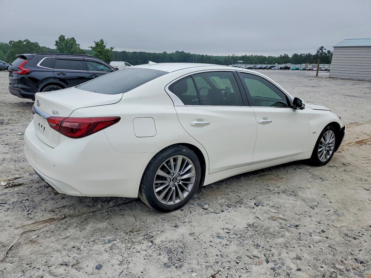 2018 INFINITI Q50 3.0T LUXE photo 3