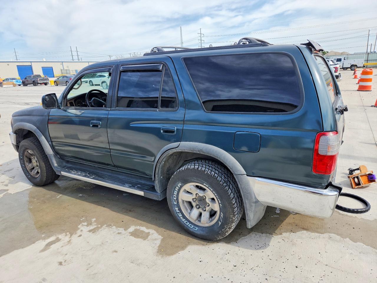 1997 TOYOTA 4RUNNER SR5 photo 2