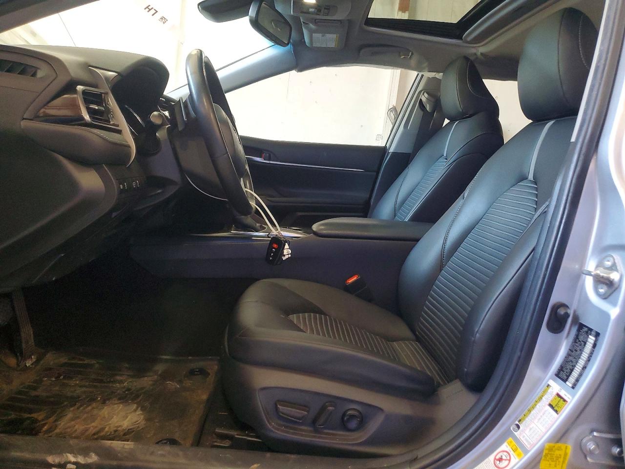 2019 TOYOTA CAMRY SE photo 13