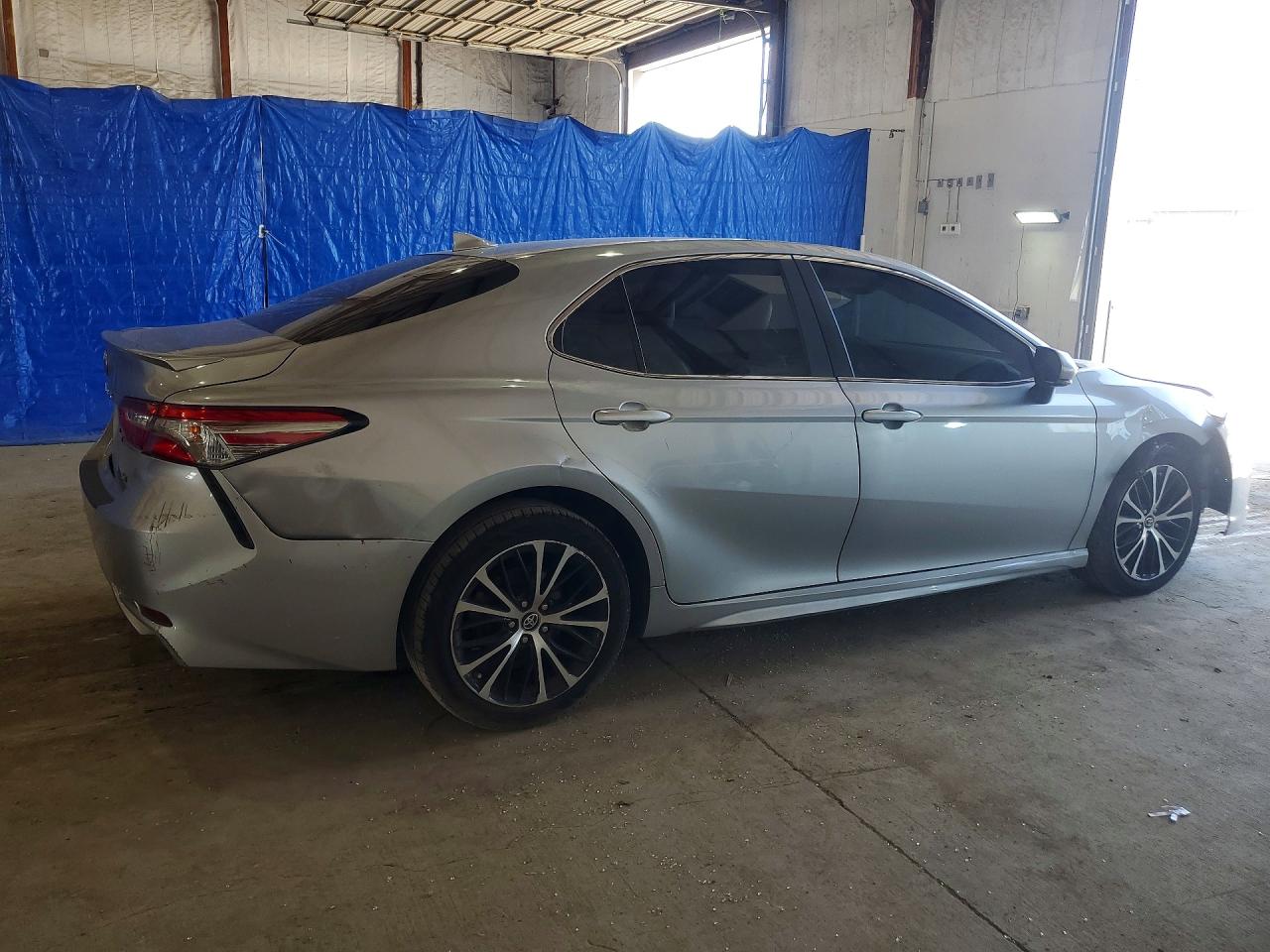 2019 TOYOTA CAMRY SE photo 5