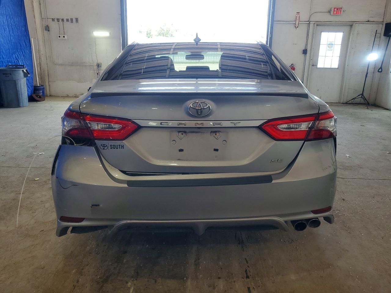 2019 TOYOTA CAMRY SE photo 11