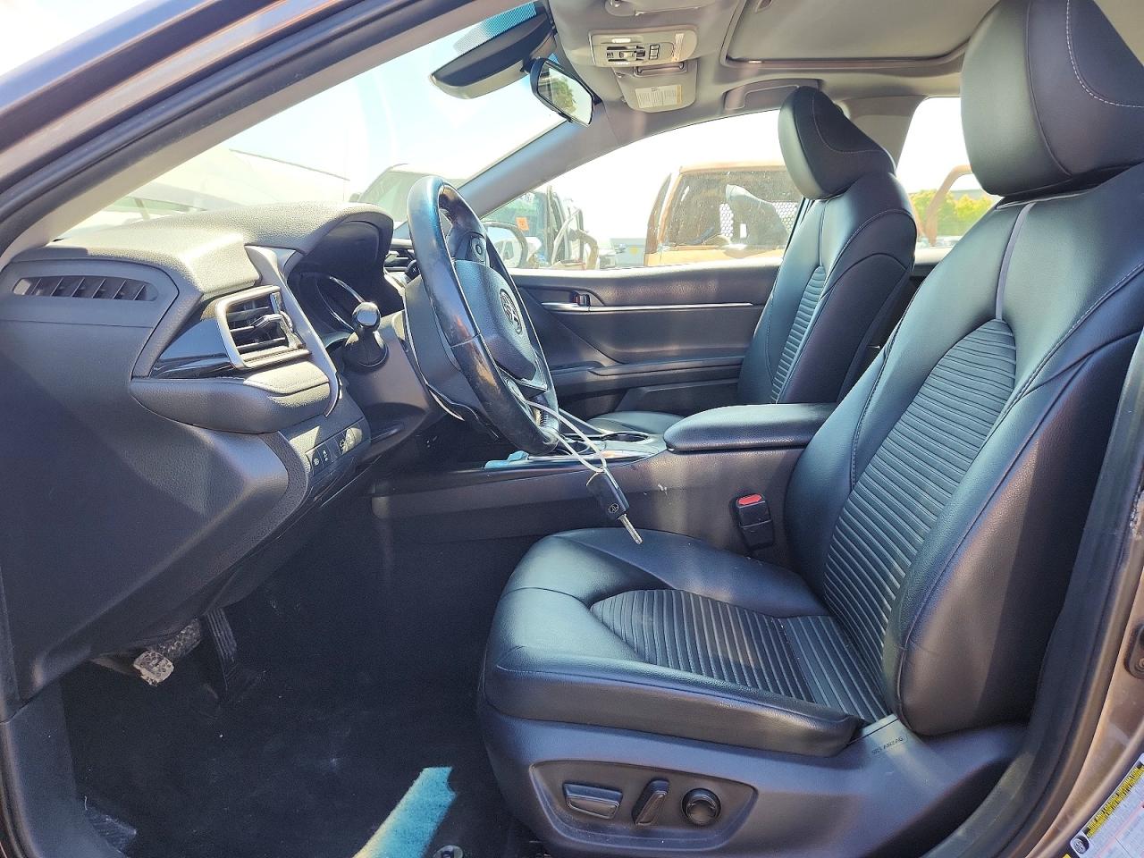 2019 TOYOTA CAMRY SE photo 19