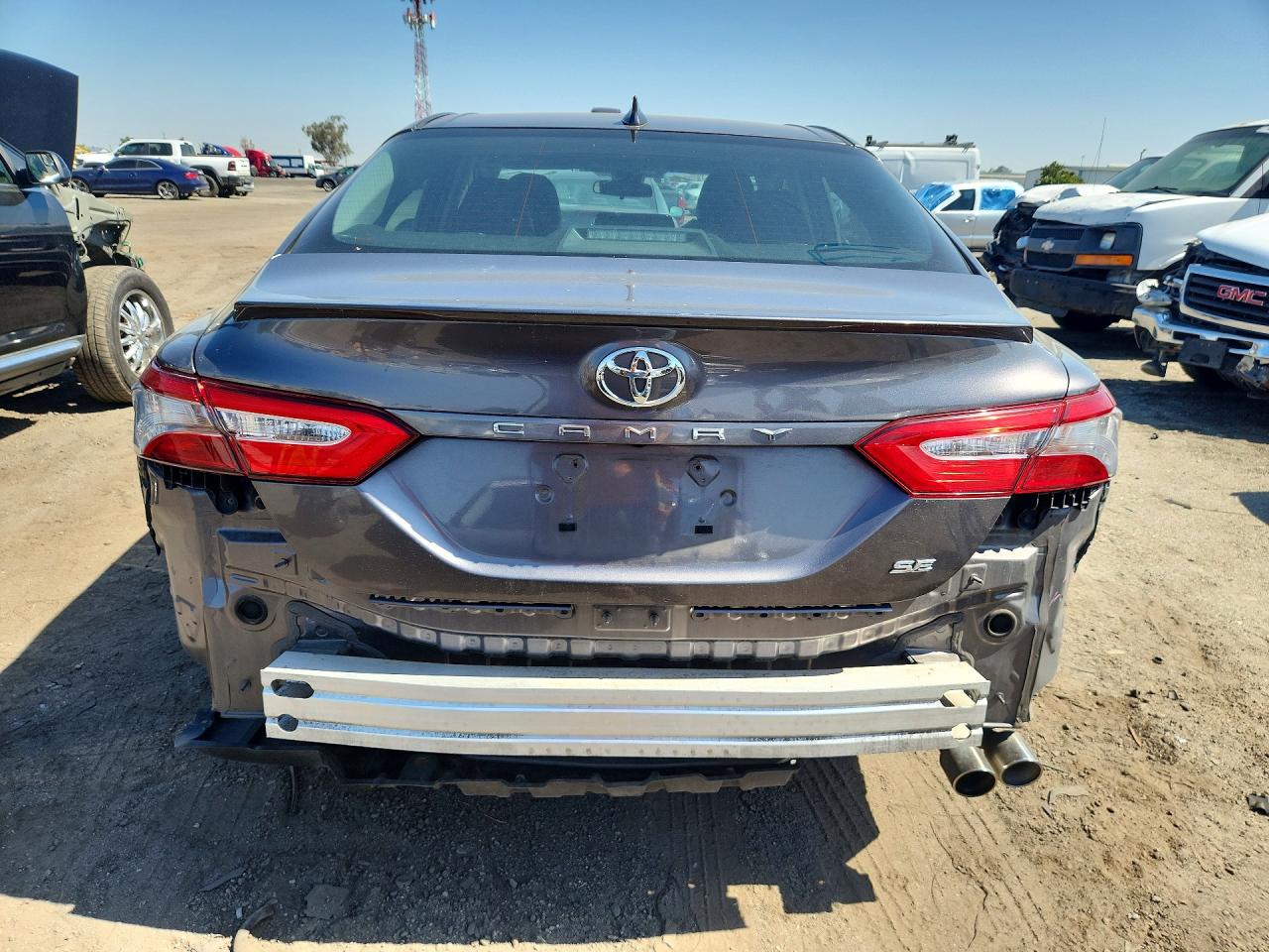 2019 TOYOTA CAMRY SE photo 16